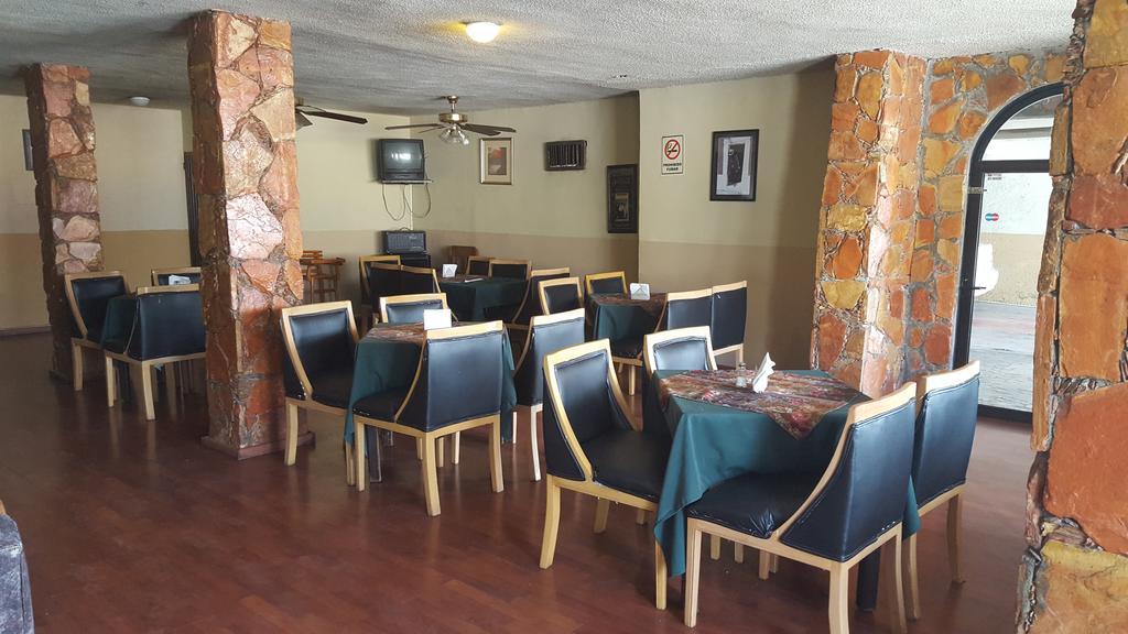 Hotel La Posta Monclova Buitenkant foto