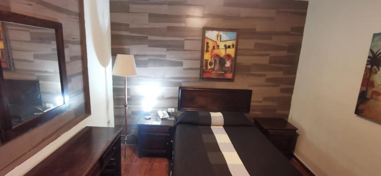 Hotel La Posta Monclova Buitenkant foto