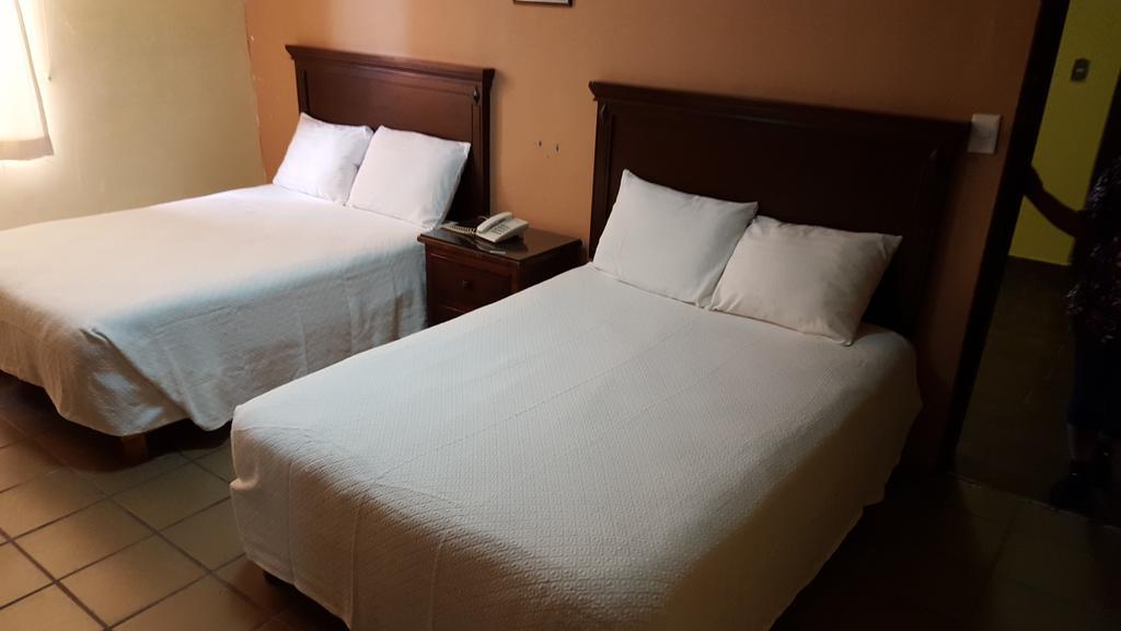 Hotel La Posta Monclova Kamer foto